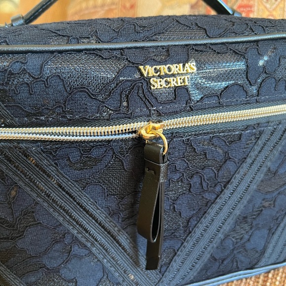 ✅Victoria's Secret - Black Floral Lace Cosmetic Travel Bag! - Picture 5 of 6